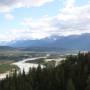 Blick auf das Flusstal des Athabaska Rivers nördlich von Jasper.