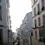 Hügelige Straße in Montmartre